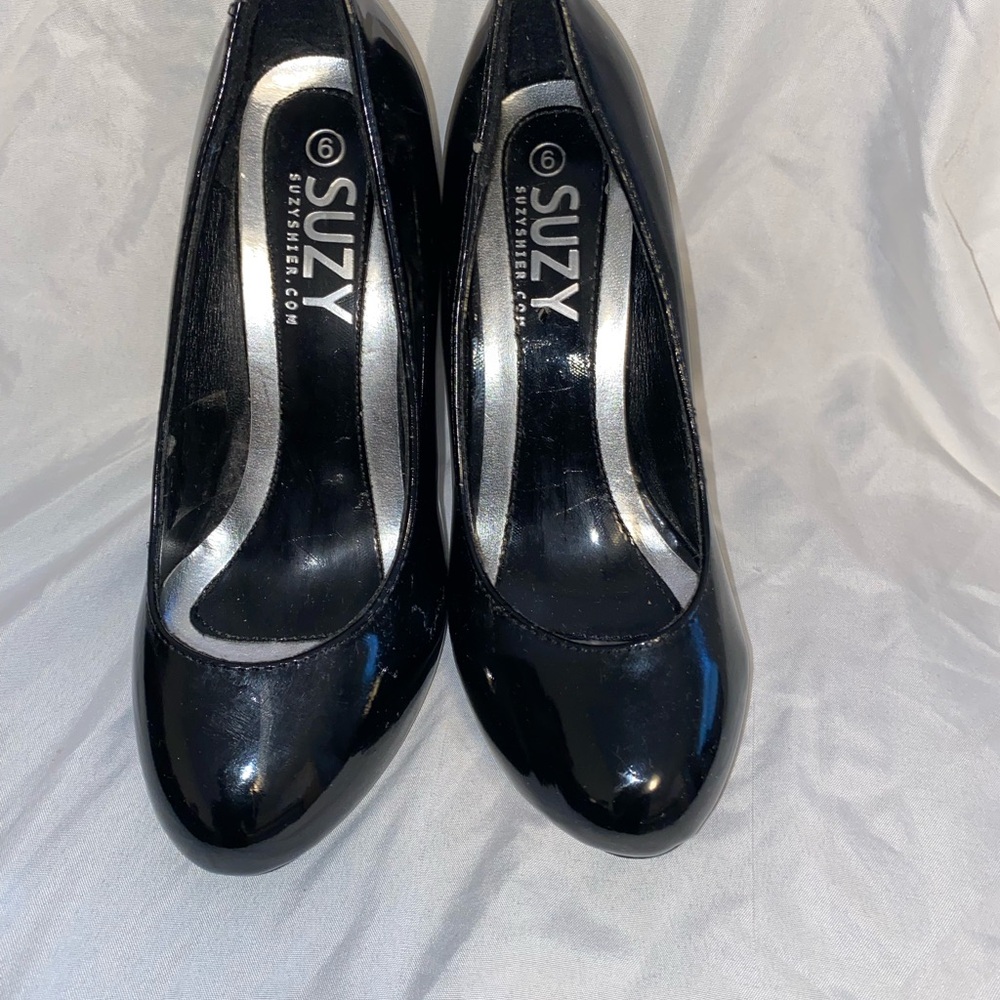 Suzy Shier Black Patent Heels